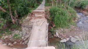 Jembatan Penghubung Gosali–Sentuk di Cigudeg Bogor Roboh, Warga Terpaksa Putar Jauh