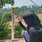 KKM UIB Hadirkan Cahaya Kecil di Jalan Jabal Rahmah Desa Tapos 1