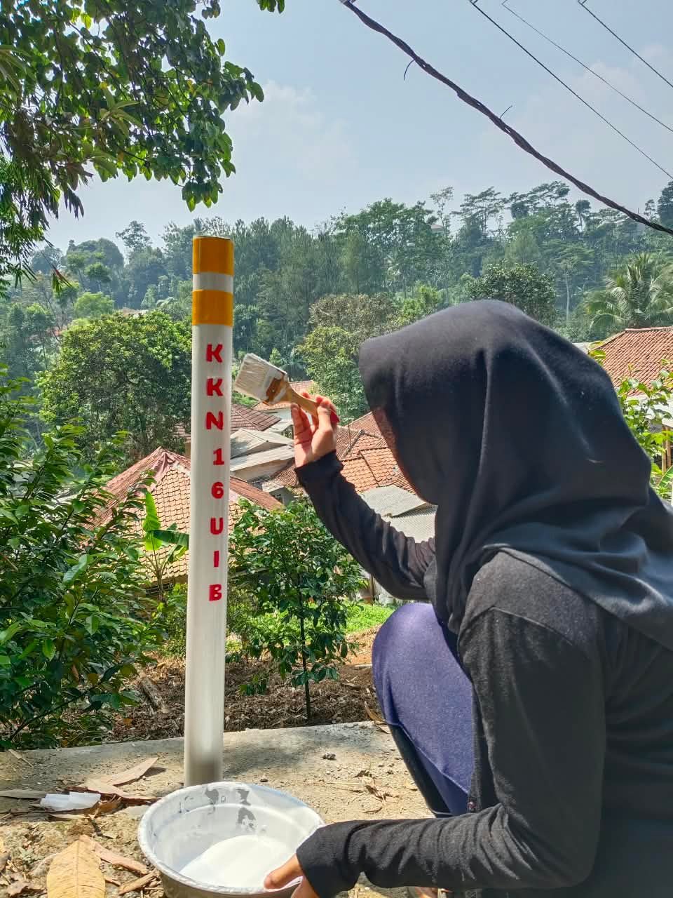 KKM UIB Hadirkan Cahaya Kecil di Jalan Jabal Rahmah Desa Tapos 1