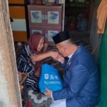 Jumat Berkah Dr. Usep Nukliri: Mengetuk Pintu, Menyapa Lansia, Menguatkan Warga di Pelosok Nanggung