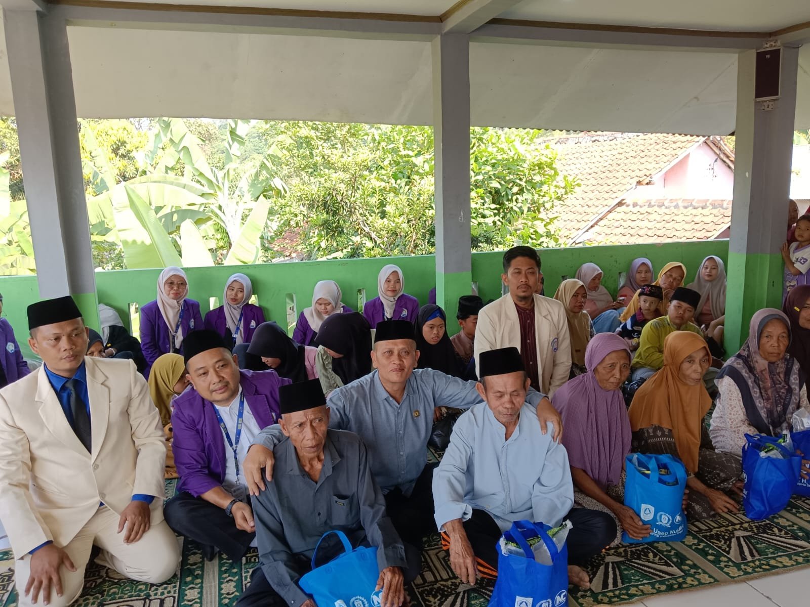 Ketika Politik Turun ke Kampung Oleh Anggota DPRD: Dr. Usep Nukliri Bawa Misi Kemanusiaan