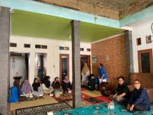 Jangan Biarkan Gipang Kalah oleh Zaman, Mahasiswa Unpam Dampingi UMKM 3 Bunda Naik Kelas